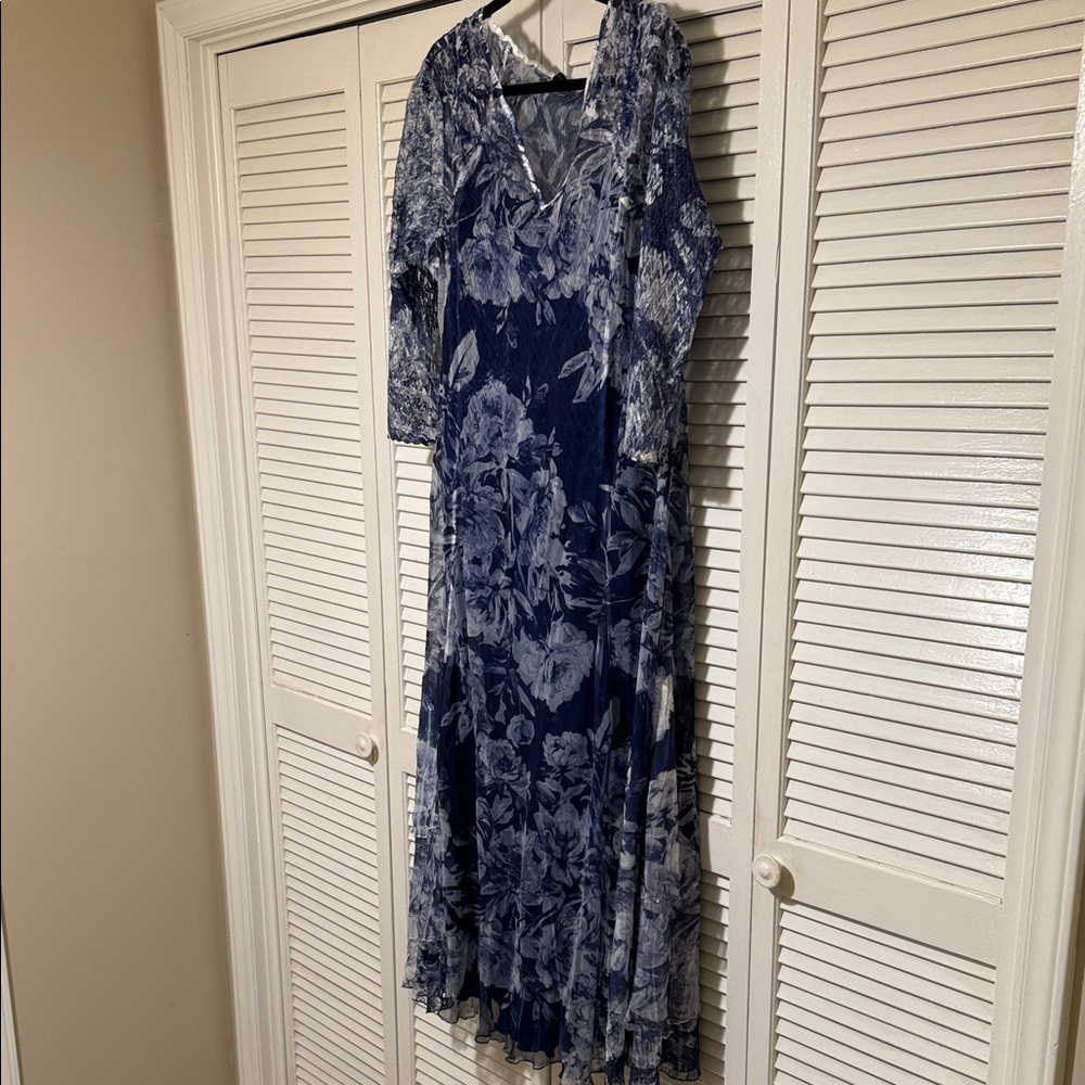 Komarov 2x Navy and white Floral 3/4 Sleeve midi Dress